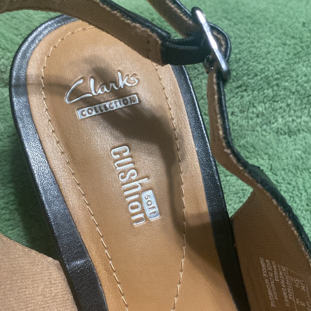 Clarks Black Women's Sandals - Picture 3 of 9